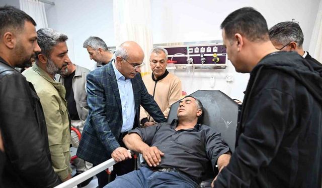 Malatya’da yol yapım ekibini taşıyan minibüs kaza yaptı: 4 yaralı