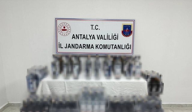 Manavgat’ta durdurulan araçtan 400 litre kaçak ve sahte içki ele geçirildi