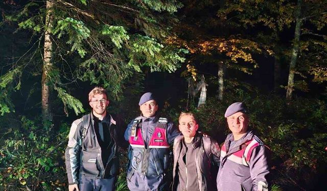 Mantar toplarken ormanda kaybolan 2 genci ekipler kurtardı