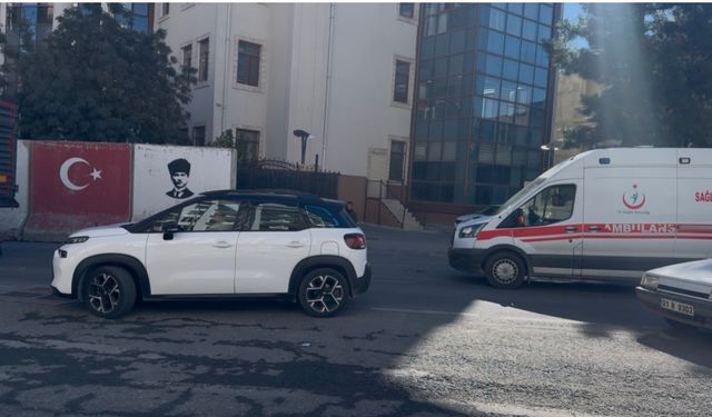 Mardin’de trafik kilitlendi, ’fermuar sistemi’ uygulanmayınca ambulans ters yönden ilerledi