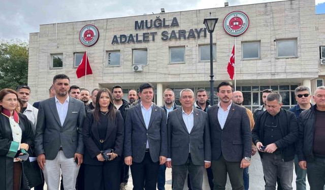 Marmaris Belediye Başkanı Ünlü kanuna aykırı yürüyüş davasında yargılanıyor