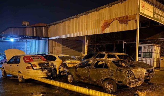 Mersin’de sanayi sitesinde park halindeki 5 araç kundaklandı