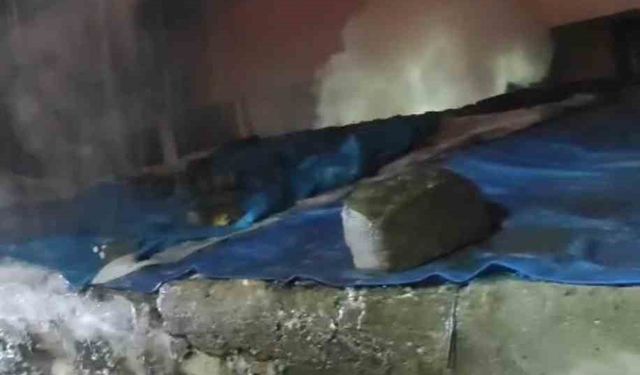 Metruk binada çıkan yangın söndürüldü