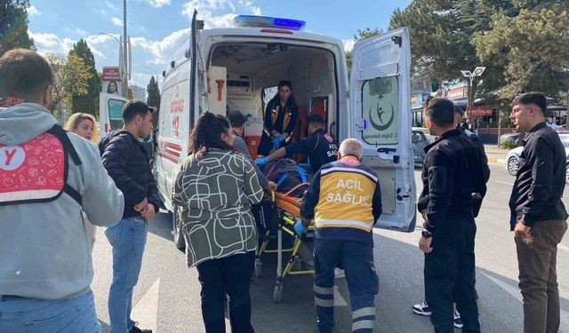 Minibüsün çarptığı yaşlı kadın yaralandı