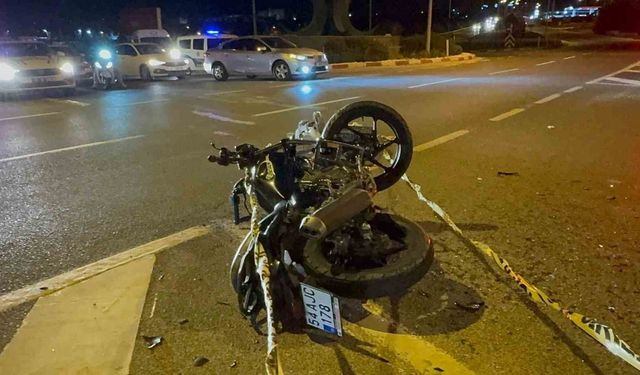 Motosiklet ile midibüs çarpıştı: 1 ölü