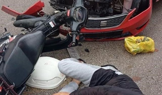 Motosiklet ve otomobil kafa kafaya çarpıştı: 1 yaralı
