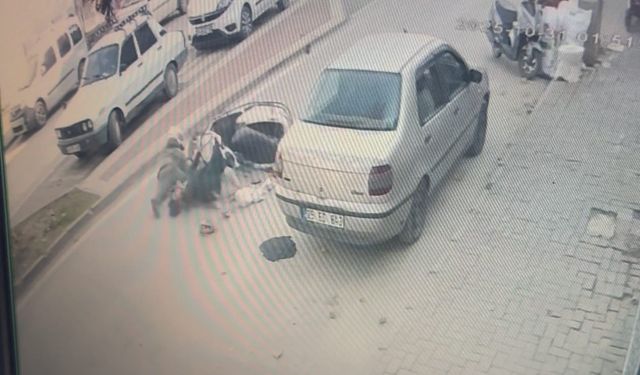 Bursa'da motosiklet yayaya çarptı: 2 yaralı