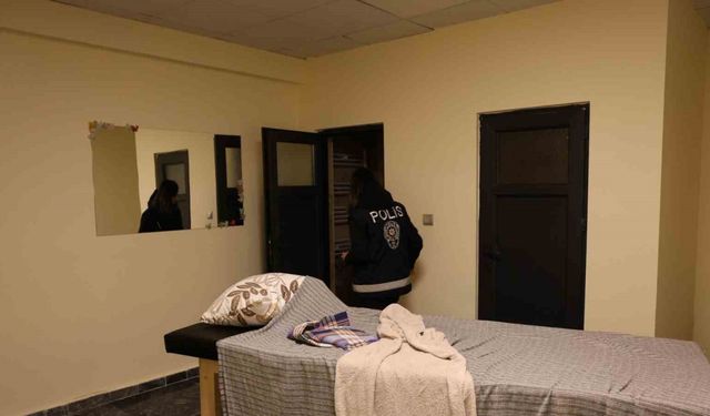 Nevşehir’de masaj salonuna fuhuş operasyonu: 5 gözaltı, 6 mağdur kadın kurtarıldı