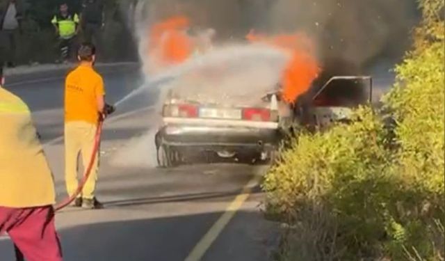 Osmaniye’de otomobil yangını ormana sıçramadan söndürüldü