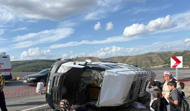 Osmaniye’de yolcu minibüsü şarampole devrildi: 13 Yaralı