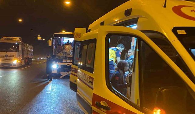 Osmaniye’de yolcu otobüsü tıra çarptı: 8 kişi yaralandı