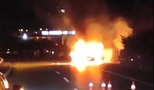 Otomobil alev alev yandı