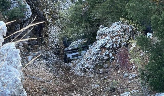 Otomobil uçuruma yuvarlandı, sürücü hayatını kaybetti