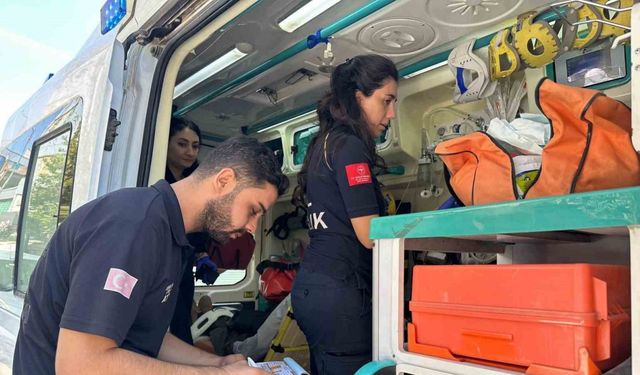 Otomobilin çarpıştığı yaya yaralandı