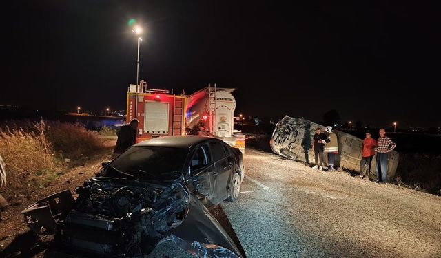 Otomobille, minibüs çarpıştı: 3 yaralı