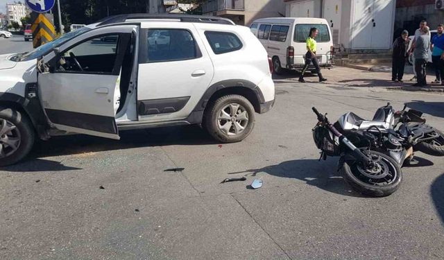 Otomobille motosiklet çarpıştı: 1 yaralı