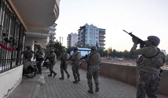 Özel Harekat destekli kaçak elektronik eşya operasyonu: 5 gözaltı