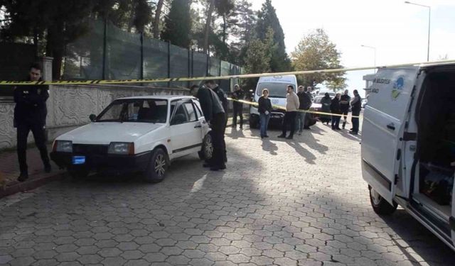 Park halindeki araçta ölü bulundu
