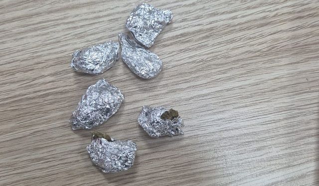 Polis şüphelendi, çocukların üzerinden uyuşturucu çıktı