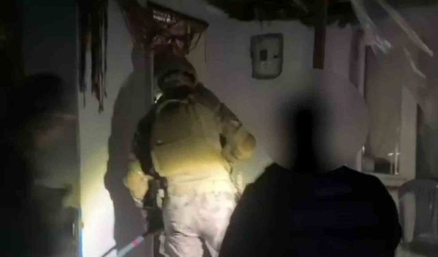 Sakarya’da 551 polisin katılımı ile 27 adrese baskın: 33 kişi yakalandı