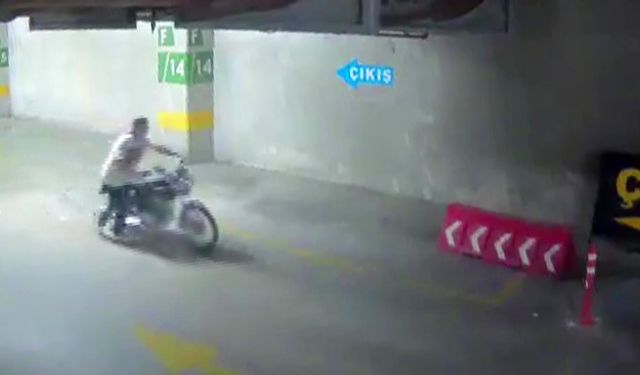 Şehir hastanesinin otoparkından iki motosiklet çaldı: O anlar kameraya yansıdı