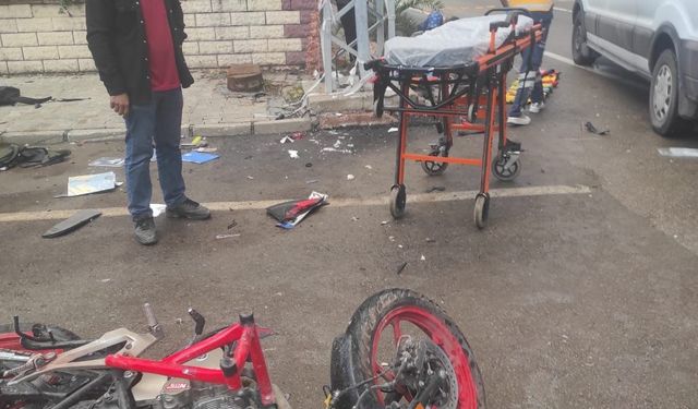 Servisle çarpışan motosikletteki 16 yaşındaki çocuk öldü