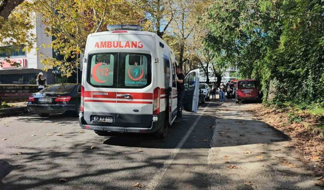 Seyir halindeyken önündeki araca çarpan sürücü yaralandı