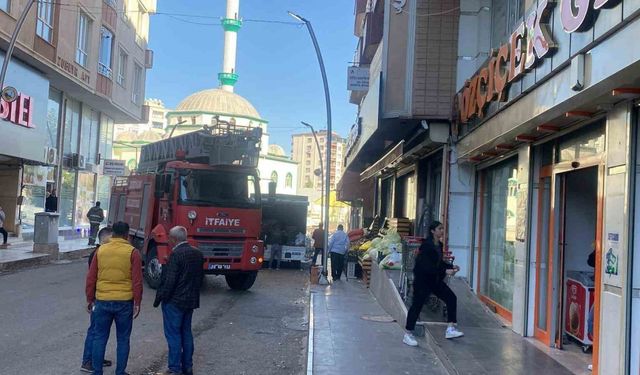 Siirt’te bir binadaki dairede çıkan yangında 7 kişi dumandan etkilendi