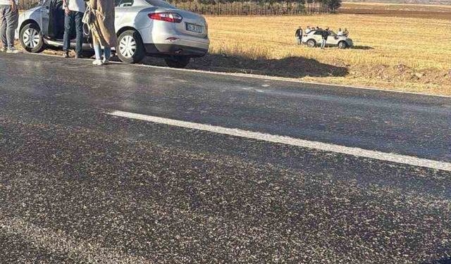Siirt’te otomobil takla attı: Anne ve çocuğu yaralandı