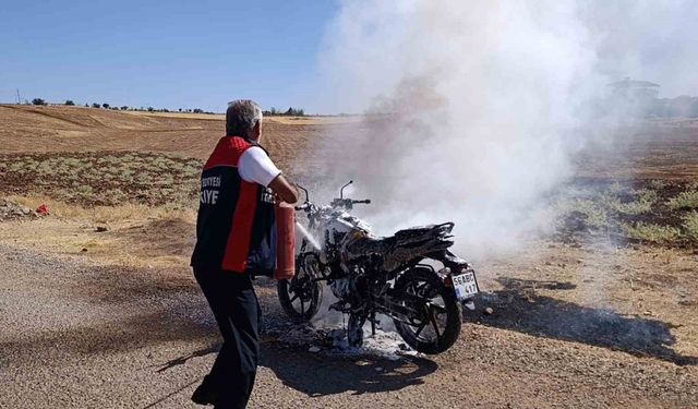 Siirt’te seyir halindeki motosiklet alev aldı