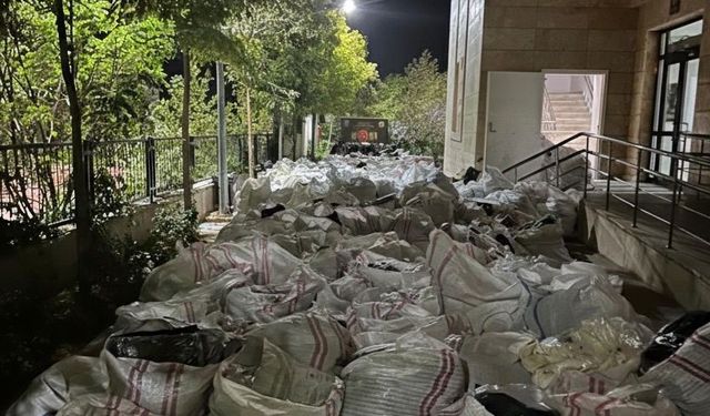 Silopi’de 32 milyon liralık gümrük kaçağı ürün ele geçirildi