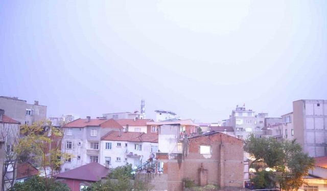 Şimşekler geceyi aydınlattı, ardından yaşanan deprem ise korkuttu