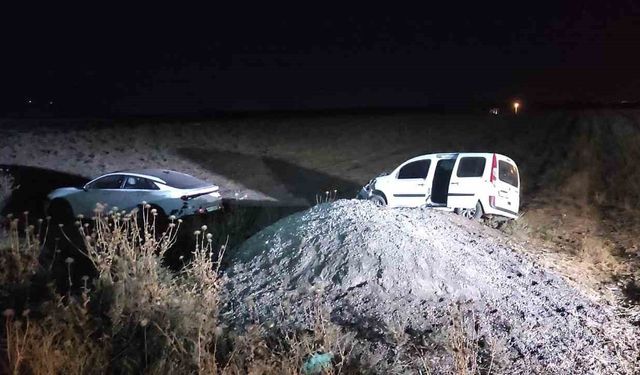 Şırnak’ta iki araç yoldan çıkarak tarlaya uçtu, sürücüler yara almadan kurtuldu