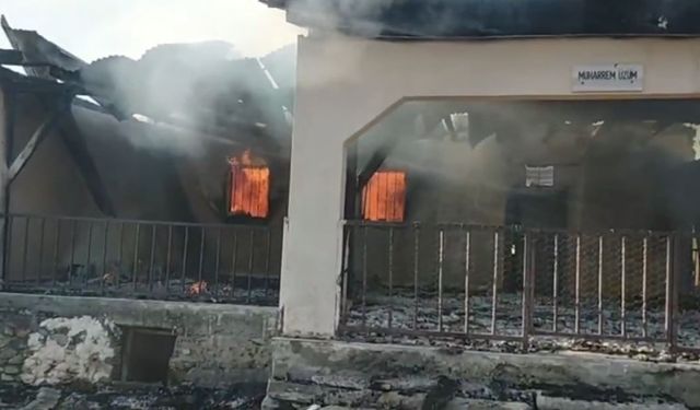 Sivas’ta 2 ev ve 2 samanlık küle döndü