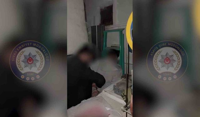 Sivas’ta aranan şahıs gizli bölmede yakalandı
