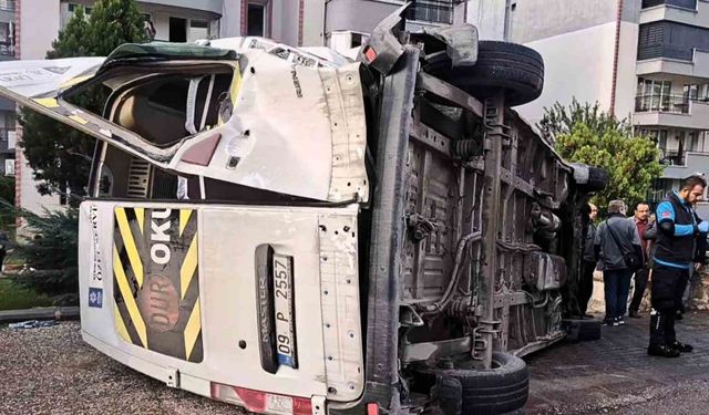 Söke’de öğrenci servisleri çarpıştı: 3 yaralı