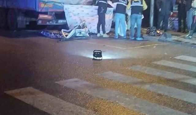 Sultanbeyli’de polisin "dur" ihtarına uymayan araç tıra arkadan çarptı: 1 ölü