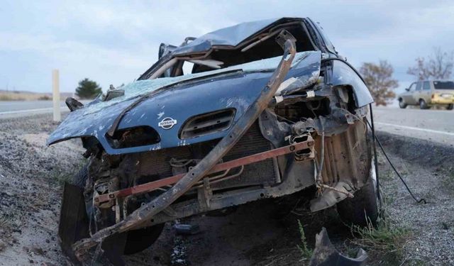 Takla atan otomobil hurdaya döndü: Aynı aileden 3 yaralı