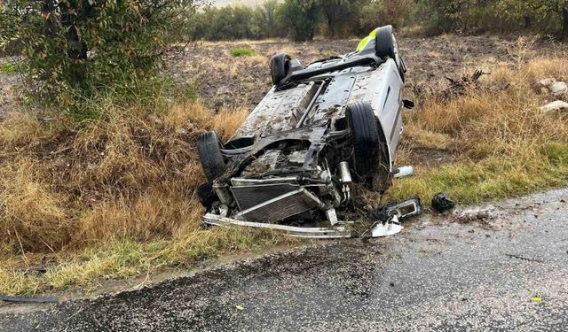 Takla atan otomobilde 3 kişi yaralandı