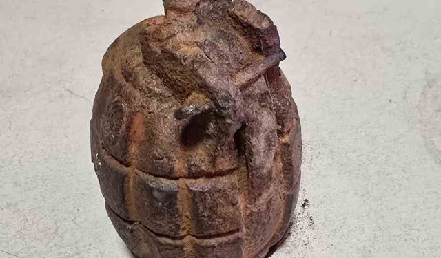 Tarlada el bombası bulundu