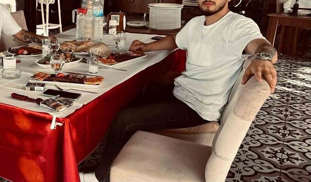 Tarsus’ta otomobille çarpışan motosikletli hayatını kaybetti