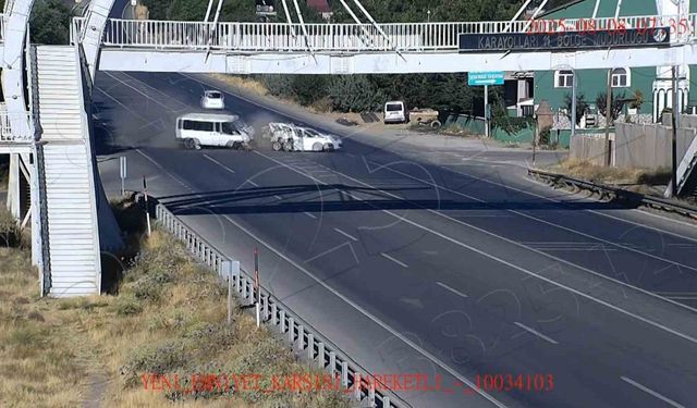 Tatvan’da trafik kazaları kamaraya yansıdı