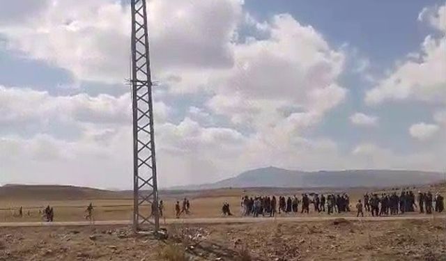 Tekman’da cenaze sırasında iki aile birbirine girdi