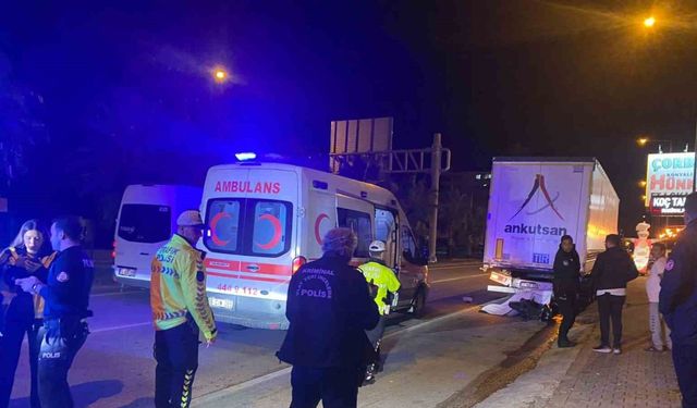 Tıra çarpan motosikletli gencin ölüme gitme anı kamerada