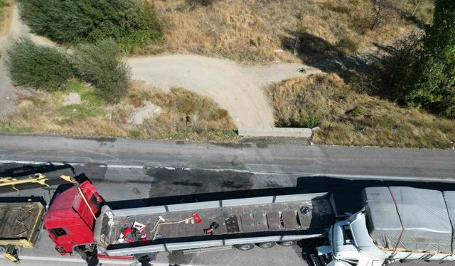 Tırların çarpıştığı kazada 2 kişi yaralandı