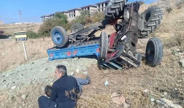 Tokat’ta traktör devrildi: 2 yaralı