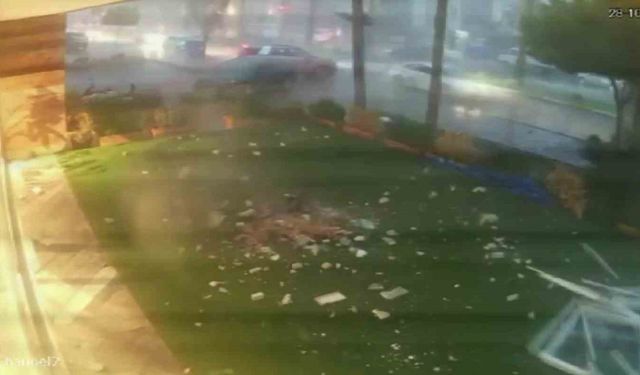 Tonlarca ağırlıktaki çatının fırtınada uçtuğu anlar kamerada