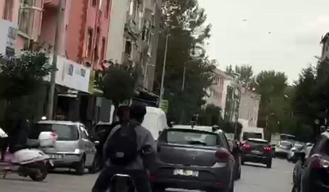 Trafiği tehlikeye atan motor sürücüsü ve yolcusuna ceza