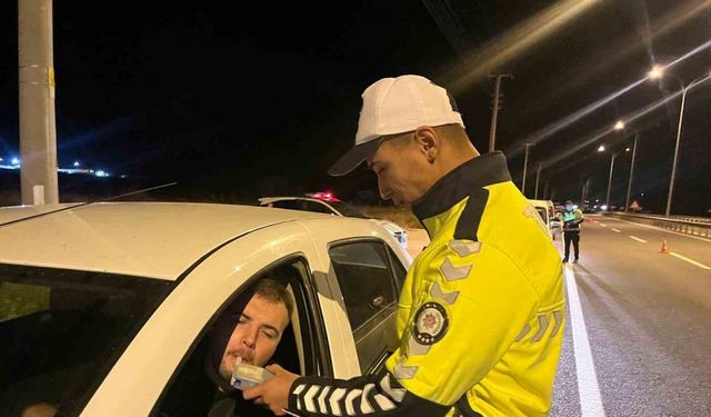 Trafik denetimleri gece-gündüz aralıksız sürüyor