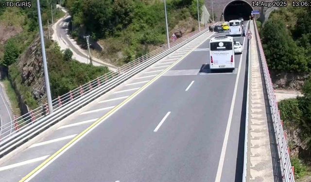 Tünel çıkışında geri manevra yapan halk otobüsü kazaya yol açtı